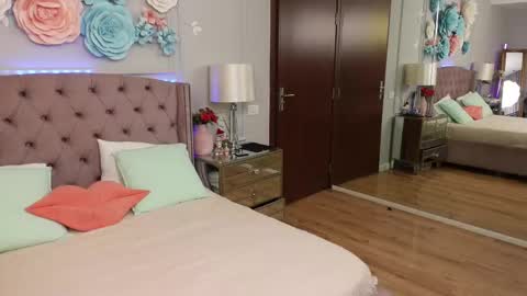 Snapshot of alicehadley chatting on 02-04-26, 02:17 AliceHadley online show from 02-04-26, 02:17