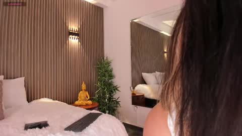 Alice  online show from 11-30-25, 04:05