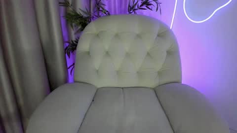 AliceLevine online show from 04-28-26, 04:17