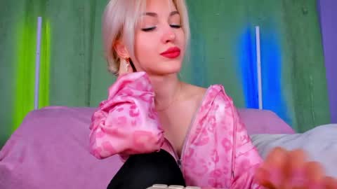 Snapshot of alicemonro chatting on 05-14-26, 01:23 alicemonro online show from 05-14-26, 01:23