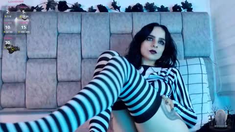 Snapshot of alicenoir_ chatting on 11-06-25, 10:21 alicenoir_ online show from 11-06-25, 10:21