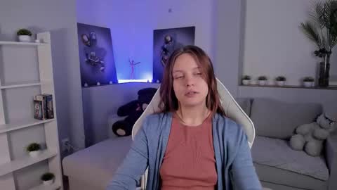 Snapshot of alicepill chatting on 09-19-25, 01:51 Alice online show from 09-19-25, 01:51