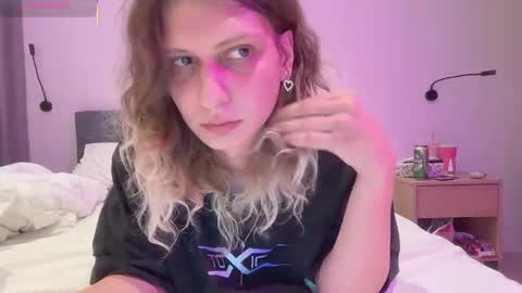 Snapshot of alicepinkhead chatting on 11-22-25, 02:49 AlicePinkhead online show from 11-22-25, 02:49