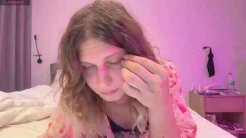 Snapshot of alicepinkhead chatting on 12-05-25, 05:16 AlicePinkhead online show from 12-05-25, 05:16