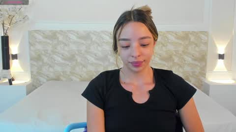 Snapshot of aliceross1 chatting on 01-06-25, 11:52 AliceRoss online show from 01-06-25, 11:52