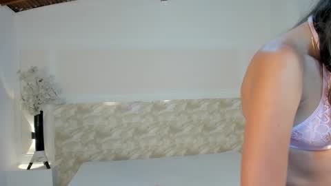 Snapshot of aliceross1 chatting on 09-21-25, 02:13 AliceRoss online show from 09-21-25, 02:13