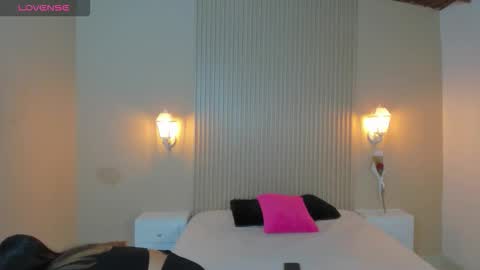 Snapshot of aliceross1 chatting on 09-28-25, 01:49 AliceRoss online show from 09-28-25, 01:49