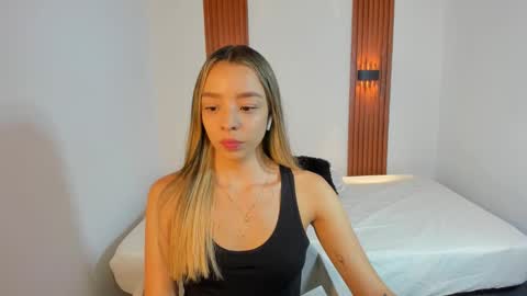 Snapshot of aliceross1 chatting on 11-30-25, 05:17 AliceRoss online show from 11-30-25, 05:17