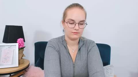 Snapshot of alicesensitive chatting on 09-15-25, 03:23 alicesensitive online show from 09-15-25, 03:23