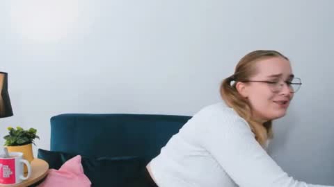 Snapshot of alicesensitive chatting on 09-25-25, 01:15 alicesensitive online show from 09-25-25, 01:15