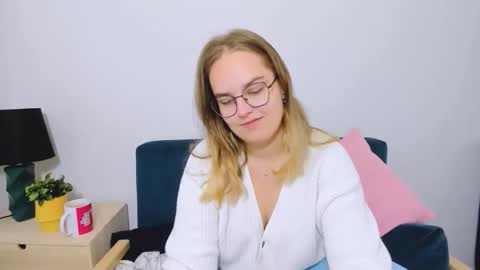 Snapshot of alicesensitive chatting on 10-04-25, 06:22 alicesensitive online show from 10-04-25, 06:22