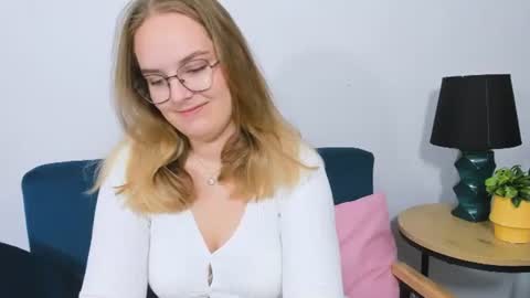 Snapshot of alicesensitive chatting on 10-27-25, 11:03 alicesensitive online show from 10-27-25, 11:03