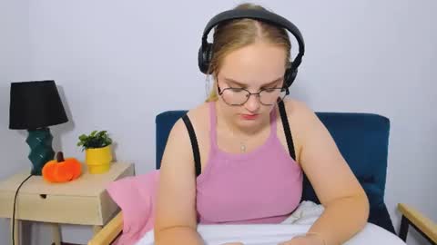 Snapshot of alicesensitive chatting on 11-04-25, 12:04 alicesensitive online show from 11-04-25, 12:04