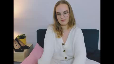 Snapshot of alicesensitive chatting on 12-02-25, 04:35 alicesensitive online show from 12-02-25, 04:35