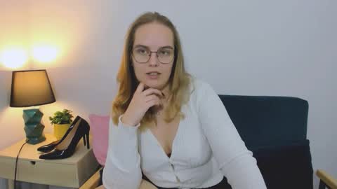 Snapshot of alicesensitive chatting on 12-05-25, 12:58 alicesensitive online show from 12-05-25, 12:58