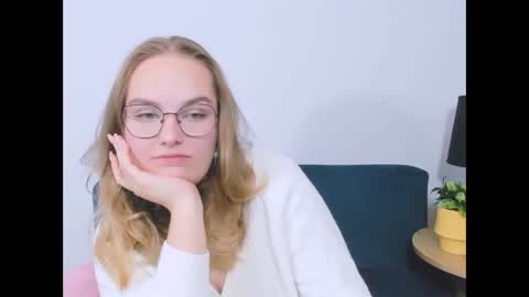 Snapshot of alicesensitive chatting on 12-16-25, 04:56 alicesensitive online show from 12-16-25, 04:56