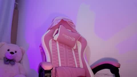 Snapshot of alicesimpson1 chatting on 12-01-25, 02:38 alice online show from 12-01-25, 02:38