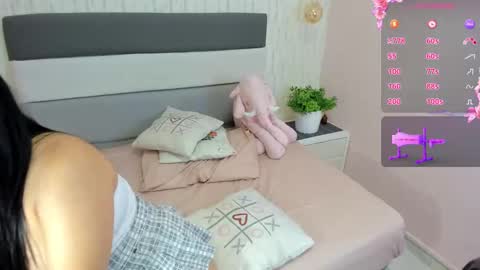 Snapshot of alicestark2 chatting on 03-04-25, 08:27          online show from 03-04-25, 08:27