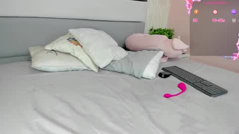 Snapshot of alicestark2 chatting on 03-08-25, 11:07          online show from 03-08-25, 11:07