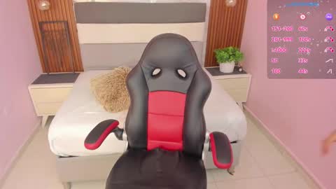 Snapshot of alicestark2 chatting on 09-26-25, 06:56          online show from 09-26-25, 06:56