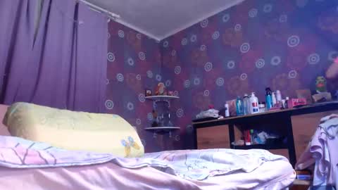 Snapshot of alicewetsquirt chatting on 12-04-25, 01:48 alicewetsquirt online show from 12-04-25, 01:48