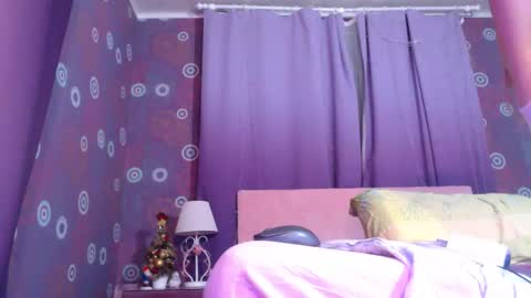 Snapshot of alicewetsquirt chatting on 12-04-25, 11:02 alicewetsquirt online show from 12-04-25, 11:02