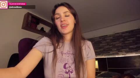 Snapshot of alicewillow chatting on 02-21-25, 05:35 Alice online show from 02-21-25, 05:35