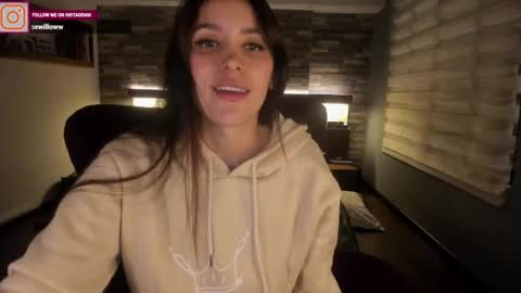 Snapshot of alicewillow chatting on 03-05-25, 02:14 Alice online show from 03-05-25, 02:14