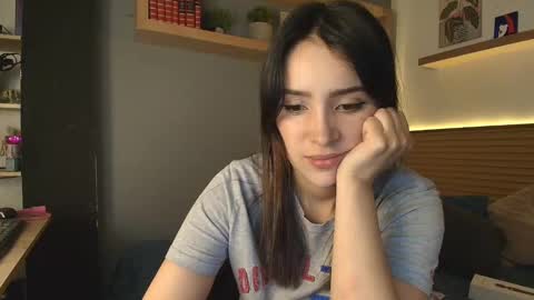 Snapshot of alicewillow chatting on 10-10-25, 09:25 Alice online show from 10-10-25, 09:25