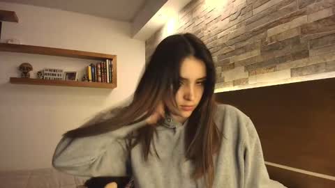 Snapshot of alicewillow chatting on 10-15-25, 11:38 Alice online show from 10-15-25, 11:38