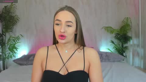 Mia online show from 02-11-25, 01:52