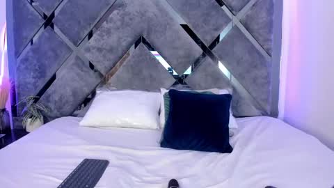 Alice  online show from 02-18-25, 01:55