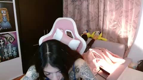 Snapshot of alicia_key_ chatting on 09-30-25, 03:00 ALICIA online show from 09-30-25, 03:00