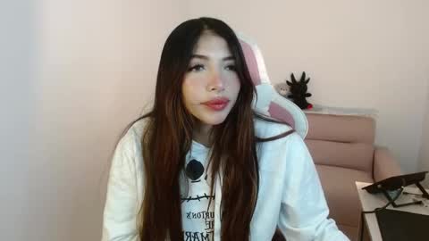 Snapshot of alicia_key_ chatting on 11-10-25, 06:01 ALICIA online show from 11-10-25, 06:01