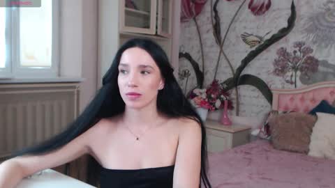 Snapshot of aliciabow chatting on 09-08-25, 02:49 Veronica online show from 09-08-25, 02:49