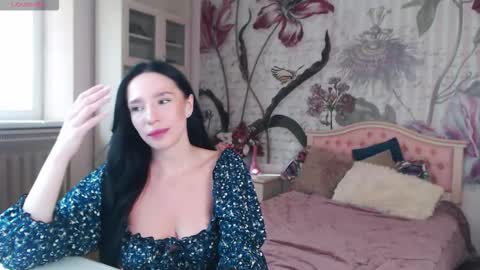 Snapshot of aliciabow chatting on 09-17-25, 12:40 Veronica online show from 09-17-25, 12:40