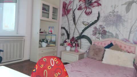 Snapshot of aliciabow chatting on 09-20-25, 02:29 Veronica online show from 09-20-25, 02:29