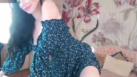 Snapshot of aliciabow chatting on 09-25-25, 01:04 Veronica online show from 09-25-25, 01:04