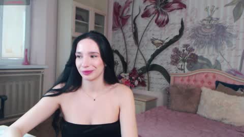 Snapshot of aliciabow chatting on 09-29-25, 01:05 Veronica online show from 09-29-25, 01:05