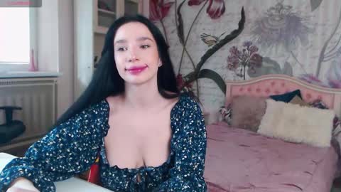 Snapshot of aliciabow chatting on 10-22-25, 12:05 Veronica online show from 10-22-25, 12:05