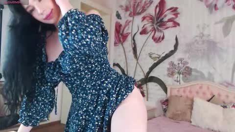 Snapshot of aliciabow chatting on 10-27-25, 01:59 Veronica online show from 10-27-25, 01:59