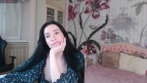 Snapshot of aliciabow chatting on 10-31-25, 03:24 Veronica online show from 10-31-25, 03:24
