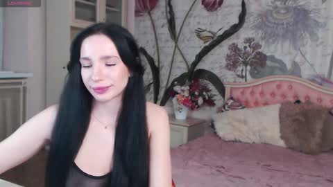 Snapshot of aliciabow chatting on 11-10-25, 02:38 Veronica online show from 11-10-25, 02:38