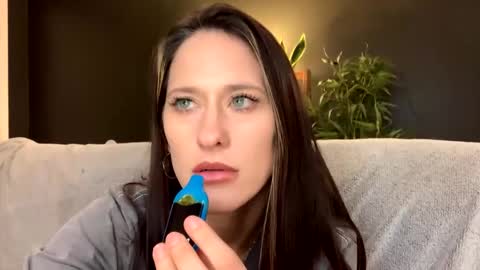 Snapshot of aliciacolette123 chatting on 11-16-25, 08:09 teacherspet69 online show from 11-16-25, 08:09