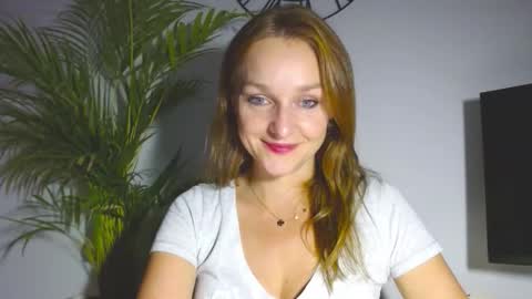 Snapshot of alicialux chatting on 11-17-25, 03:29 Alicia online show from 11-17-25, 03:29