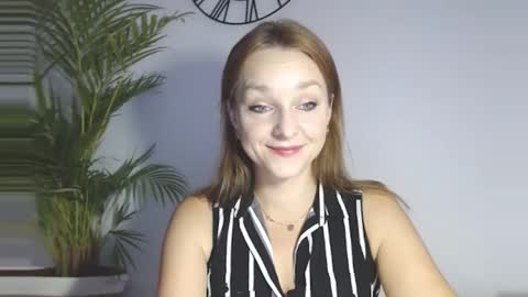 Snapshot of alicialux chatting on 11-20-25, 07:19 Alicia online show from 11-20-25, 07:19