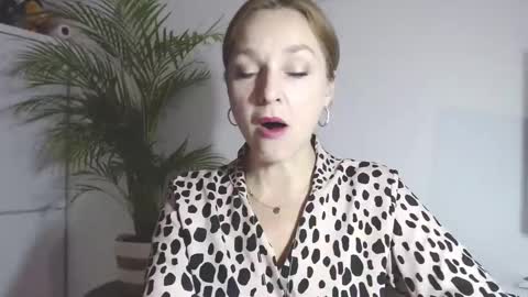 Snapshot of alicialux chatting on 12-04-25, 07:17 Alicia online show from 12-04-25, 07:17