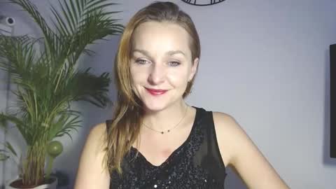 Snapshot of alicialux chatting on 12-17-25, 02:01 Alicia online show from 12-17-25, 02:01