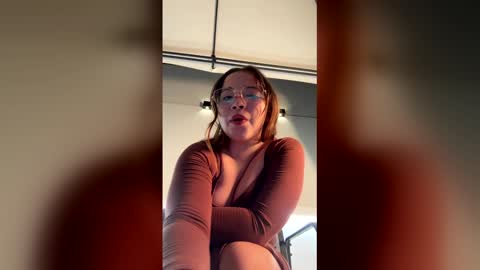 Snapshot of aliciawhite_nt chatting on 05-17-26, 12:52 Alicia online show from 05-17-26, 12:52