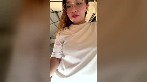 Snapshot of aliciawhite_nt chatting on 05-18-26, 01:45 Alicia online show from 05-18-26, 01:45